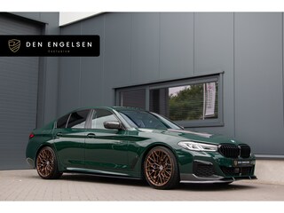 BMW 545e 394PK xDrive M-Sport | ACC | 360 Cam | Comfortstoelen | Driving Assisted Professional | Pano | Head Up | Lane & Side Assist | 20"| Memory | Led Koplampen | Dab+ | Alarmsysteem | Active Guard | Sfeerverlichting | Memory | Individual British Racing Green | Apple & Android Carplay | Dealer onderhouden.