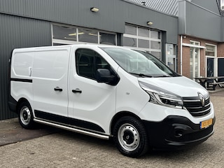 Renault Trafic 1.6 dCi L1H1 2x Schuifdeur Kastinrichting Airco Cruise controle Kastinrichting 3-Persoons Telefoonverbinding Parkeersensoren achter Sitebars 1e eigenaar Euro 6 Dealer onderhouden