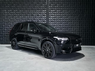 Volvo XC90 2.0 T8 Recharge AWD R-Design | All Black | Cognac Leer | H&K | HUD | Pano | BLIS | Trekh. |