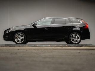 Volvo V60 2.4 D6 Twin Engine Summum Sport (NAVI,CAMERA,PDC,CRUISE,CLIMATE,STOELVERWARMING,LED,SPORTSTOELEN,LM VELGEN,NETTE STAAT)