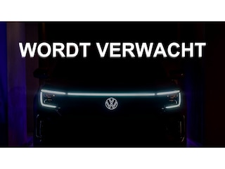 Volkswagen Passat Variant 1.5 TSI Elegance Business R 110KW150PK DSG, NL auto dealeronderhouden, trekhaak afneembaar, R-Line, panoramadak, Discover pro navigatie, camera, leder alcantara, stoelverwarming, privacy glas,