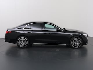 Mercedes-Benz E-klasse 300 e AMG Line | Bruin interieur | Memory stoelen | Zwarte hemel | 20 inch |
