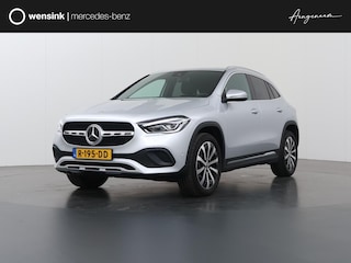 Mercedes-Benz GLA 180 Luxury Line | Keyless | 19" lichtmetalen velgen | Multibeam | Sfeerverlichting | Stoelverwarming |