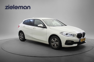 BMW 118i Business Edition - Carplay, Digitaal Cockpit, Trekhaak