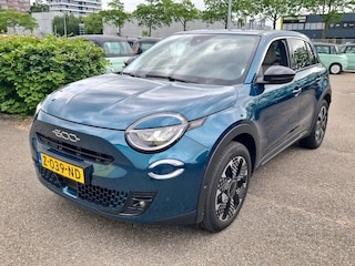 Fiat 600 e La Prima 54 kWh 3 Fase | Vol-Leder | Elektr. Stoelen | Elektr. Achterklep | Stoelverwarming | Adaptive Cruise | Lane-Assist | Full-LED | !!