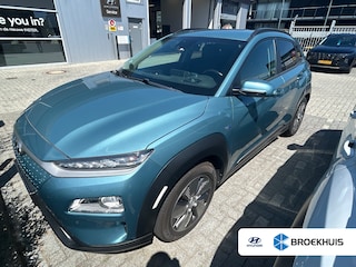 Hyundai Kona EV Premium 64 kWh Verwacht! | Afneembare trekhaak | Dodehoek detectie | Elektrisch verstelbare voorstoel(en)