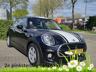 Mini Cooper 1.5 136 Pk! Navi! Lm Velgen! Apk 12-2026! Zondag OPEN!