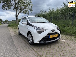 Toyota Aygo 1.0 VVT-i x-play cabrio, Apple Carplay, Camera, Bluetooth, Navigatie, 1e eig en Dealer onderhouden, Boekjes aanwezig