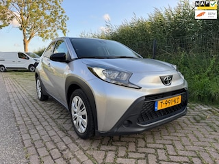 Toyota Aygo 1.0 VVT-i MT Play, Apple CarPlay, Camera, Bluetooth, Lane assist, Adaptive Cruise control, 1e eig en Boekjes aanw