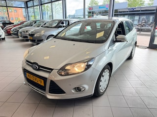 Ford Focus Wagon 1.6 TDCI ECO. L. Ti. NAVI PDC CLIMATE APK 2-26 BJ 2013 !!!