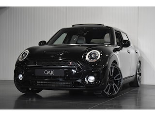 Mini Clubman 2.0 Cooper S Chili F1 Aut. | Navigatie | Panorama | Lounge Leder | Head-Up | Camera | 19"LM | Midnight Black