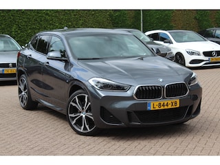 BMW X2 sDrive20i High Exe. M Sport / Trekhaak / Camera / Alcantara bekleding / Keyless / 20'' / Navigatie / Sportstoelen / Cruise Control / Getint glas