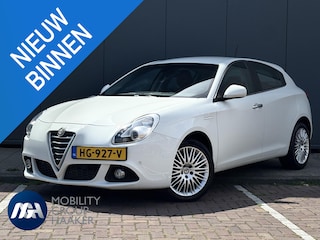 Alfa Romeo Giulietta 1.4 T Exclusive Dealeronderhouden I LAGE KM-stand I Navigatie I Airco I Cruise Control I