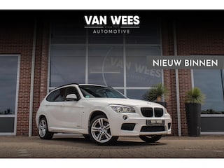 BMW X1 E84 sDrive20i High Executive M-sport | M-pakket | Automaat | NL auto | 184 pk | Dakraam | 2e eigenaar | Navi | Xenon | 18 inch | PDC | Cruise control | Stoelverwarming | ➡️