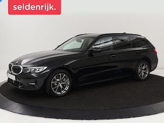 BMW 330e Sport Line | Stoel & stuurverwarming | Adaptive cruise | Trekhaak | Sportstoelen | Carplay | Sfeerverlichting | Half leder | Navigatie | Full LED | PHEV