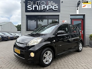 Daihatsu Sirion 2 1.3-16V Sport -AIRCO-LICHTMETALEN VELGEN-5 DEURS-ISOFIX-CENTRALE DEURVERGRENDELING-APK 24-08-2026!-NETTE AUTO!