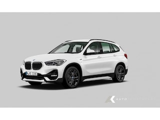 BMW X1 25e xDrive Sportline | Stoelverwarming | Adap. Led | Camera | Trekhaak | Head-Up | 18' inch |