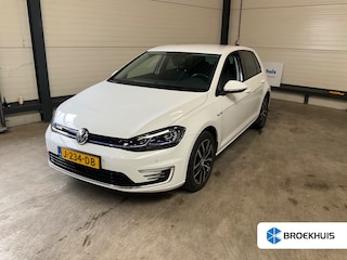 Volkswagen Golf E-DITION | Dealer Onderhouden! | 1e Eigenaar! | Navi | Clima | LED | Cruise Adaptive | Parkeersensoren V+A | Lichtmetalen Velgen