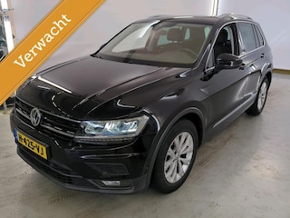 Volkswagen Tiguan 1.5 TSI Comfortline Business | Pano dak | LED |