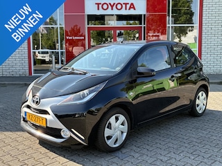 Toyota Aygo X-PLAY AIRCO CAMERA BLUETOOTH LED-DAGRIJVERLICHTING ALL-SEASONS