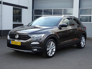 Volkswagen T-Roc 1.0 TSI Style Automatische airco, licht metalen velgen, navigatie, cruise controle, parkeersensoren, enz,enz.