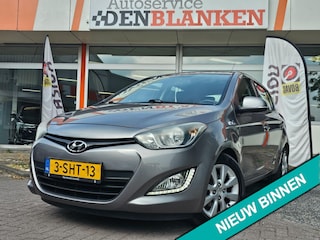 Hyundai i20 1.2i i-Deal 5drs BJ.2014 / Airco / Elektr. Pakket / 15"Lmv / Trekhaak !!