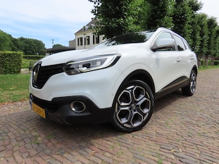 Renault Kadjar 1.2 TCe Bose Ecc Cruisecontrol Leer/Stof Panoramadak Navigatie Park Assist Achteruitrijcamera Pdc Lm Velgen Trekhaak