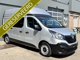 Renault Trafic 1.6 dCi T29 L2H2 Airco Navigatie Telefoonvoorbereiding Cruise controle 7-Persoons Omvormer Parkeerhulp achter Verlengde wielbasis 1e eigenaar Euro 6 Btw en Bpm vrij voor particulier gebruik !! Ex overheidsaut