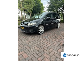 Volkswagen Touran 1.4 TSI Highline 7p. / Navigatie / Trekhaak / Stoelverwarming / Xenon / Panoramdak / Parkeersensoren /