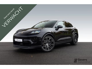 Porsche Macan 100 kWh l Luchtvering l Trekhaak l Bose l Porsche Innodrive l 22 inch RS spyder l