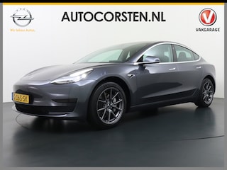 Tesla Model 3 RWD SR+ 60kWh 325PK Lmv 19" AutoPilot Leder PanoDak Adaptive-Cruise Lmv Camera's Elektr.-Stuur+Stoelen+Spiegels+Geheugen+Easy-Entry+Verwarmde stoelen Park assistent PDC WIFI Lane-Assist Speed-Assist Navi LED Comfortstoelen ACC DAB Keyless en Voorverwarmen interieur via App One-Pedal-Drive Origineel Nederlandse auto 1e Eigenaar Garantie Accu/Motor tot 12-12-2027 max 160.000km 1.584kg licht!