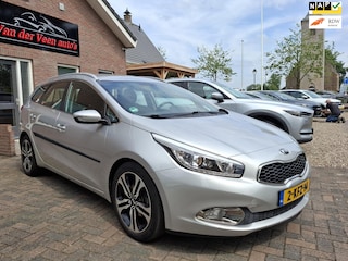 Kia Ceed Cee'd Sportswagon 1.6 GDI Plus Pack automaat. 1ste eigenaar, dealer onderhouden. Navi, camera, cruise, etc. Prijs rijklaar!