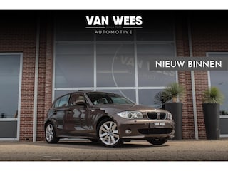 BMW 120i E87 High Executive | Automaat | NL auto | Dakraam | 150 pk | Trekhaak | Leer | Navi | Xenon | 17 inch | Cruise control | PDC | Climate control | Sportstuur | Keyless entry ➡️