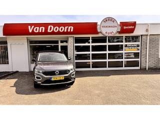 Volkswagen T-Roc 1.5 TSI 150pk 7-DSG Sport Business Rapple car play Dab radio