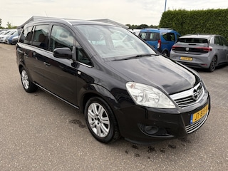 Opel Zafira 1.6 Executive LICHTE BESCHADIGINGEN (Airco, Navigatie 7 persoons.) RIJKLAARPRIJS!