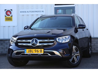 Mercedes-Benz GLC 300e 4MATIC Plug in hybride PHEV*Perfect MB Onderh.*1ste Eig*Elek. Trekhaak/Digi. Cockpit/Sfeer/Keyless Entry+Go/Half Leder/Stoelverw./Camera/LED/Rijstrook/Rem.ass./Elek. Klep/Parkeersens.V+A/18 inch LM*