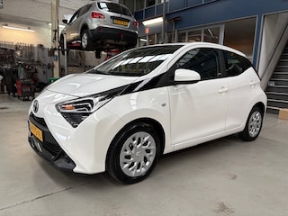 Toyota Aygo 1.0 VVT-i 72pk 5D x-play | Navigatie | Camera | Apple carplay / Android auto | Airco | NAP | Rijklaar prijs!