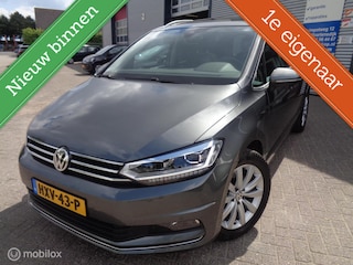 Volkswagen Touran 1.5 TSI Comfortline Business 7p/Airco/Pano/Stoelverw/Camera/Carplay/Navi/Trekhaak/Lm velgen/LED/1st eig