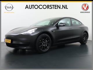 Tesla Model 3 Mat Zwart Wrap RWD SR+ 60kWh 325PK Lmv 18" AutoPilot Leder PanoDak Adaptive-Cruise Lmv Camera's Elektr.-Stuur+Stoelen+Spiegels+Geheugen+Easy-Entry+Verwarmde stoelen Park assistent PDC WIFI Lane-Assist Speed-Assist Navi LED Comfortstoelen ACC DAB Voorverwarmen interieur via App Keyless via Telefoonsleutel One-Pedal-Drive Origineel Nederlandse auto tot 11kw laden thuis! 1.584kg licht! Accu - Motor Garantie tot 15-11-2027/160.000km