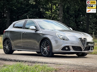 Alfa Romeo Giulietta 1.7 TBi Quadrifoglio Verde | Clima | Cruise | Navi | DAB | Grigio Magnesio | PDC | Sportstoelen |