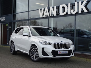 BMW X1 20i sDrive M Sportpakket Elek.Trekhaak Premium Pack. Widescreen Display Led 18" LM Wielen