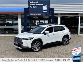 Toyota Corolla Cross 2.0 High Power Hybrid First Edition / NL-Auto / 1-Ste Eigenaar / Dealer-Onderhouden / Automaat / Keyless / Half-Leder / LED / DAB / Apple-Carplay & Android-Auto / Navi / Camera / Stoelverwarming / Adaptieve Cruise-Control / Elektrische Achterklep / Trekhaak / PDC / LMV 18'' / ENZ.