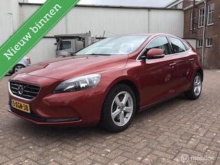Volvo V40 2.0 D4 Momentum Business 140kw/191pk 100%onderhoud