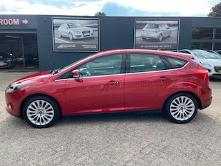 Ford Focus 1.6 TI-VCT First Edition 5-deurs - Airco ecc - Cruise - Keyless go - 17 inch l.m velgen - Stoelverwarming - Trekhaak