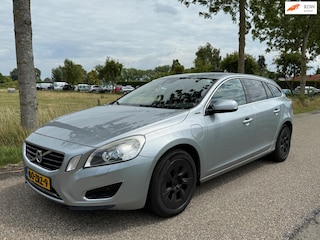 Volvo V60 2.4 D6 AWD Plug-In Hybrid Pure Limited Lees Tekst!