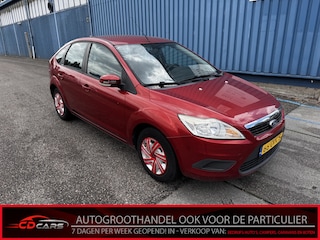 Ford Focus 1.4 Trend Airco, Cruise control, Radio Bij de verkoop van gebruikte voertuigen door CD-Cars wordt geen standaard garantie verstrekt. De koper aanvaardt het voertuig in de staat waarin het zich bevindt op het moment van aankoop, Vo