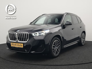 BMW X1 sDrive18i M-Sport Automaat 136pk Dealer O.H. | Trekhaak af Fabriek | Alcantara Sportstoelen Memory & Verwarmd | Camera | Cruise Control | Blis | Park Assist | Apple Carplay | Navigatie | Sfeerverlichting |