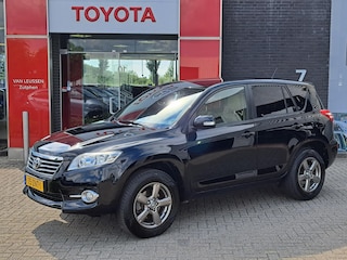Toyota RAV4 2.0 VVTi X-Style 2WD VERSTELBARE ACHTERSTOELEN 2.000KG GEREMD TREKHAAK STOELVERWARMING