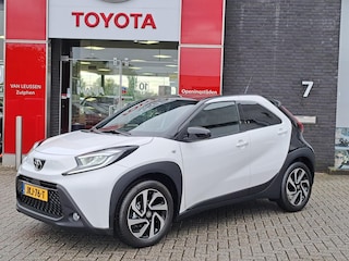 Toyota Aygo PULSE APPLE/ANDROID CAMERA CLIMA 17"LMV PRIVACY-GLASS LED DAB+ NL-AUTO