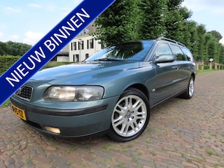 Volvo V70 2.4 Comfort Line 141 PK!! Ecc Cruisecontrol Leer Automaat Lm Velgen Trekhaak***Youngtimer***Apk t/m 13-8-2026***
